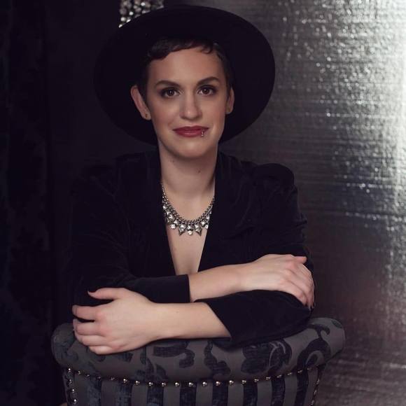 Meet your Posher, Alison - Picture 1 of 1